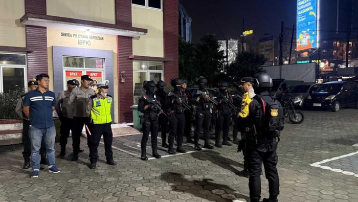 Polisi di Tangerang Selatan Amankan Empat Remaja yang Kedapatan Konsumsi Miras di Pinggir Jalan
