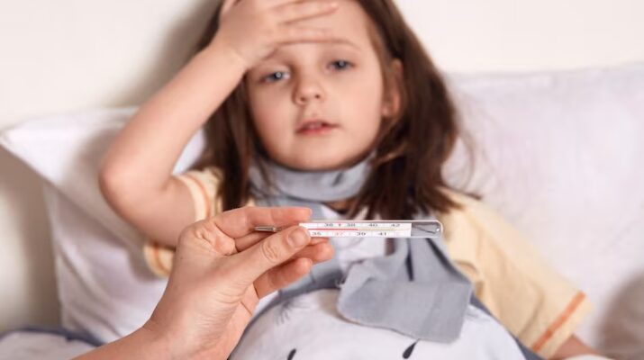 Kompres Hangat Lebih Dianjurkan saat Anak Demam Tinggi akibat Influenza A