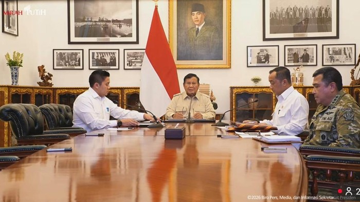Prabowo Pimpin Ratas Bencana, Bahas Karhutla hingga Dampak Erupsi Anak Krakatau