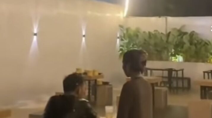 Viral Pria Bertahan 3 Jam Diguyur Hujan di Kedai Mi Medan, Ternyata Ini Penyebabnya